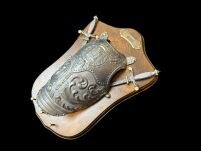 Cudna  Panoplia  rycerska z uchwytami na klucze  AG39/A.01 - 2