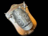 Cudna  Panoplia  rycerska z uchwytami na klucze  AG39/A.01 - 3