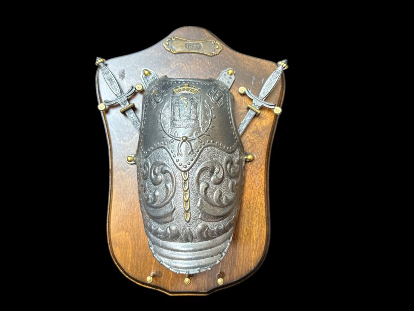 Cudna  Panoplia  rycerska z uchwytami na klucze  AG39/A.01