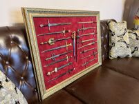 18 NOŻYKÓW DO LISTÓW Z RÓŻNYCH EPOK PLUS RAMA DO EKSPOZYCJI  (019) - 2